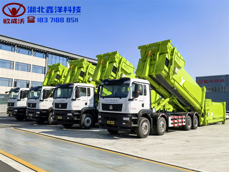 重汽汕德卡前四后八勾臂車&25方移動聯(lián)體壓縮箱批量出貨